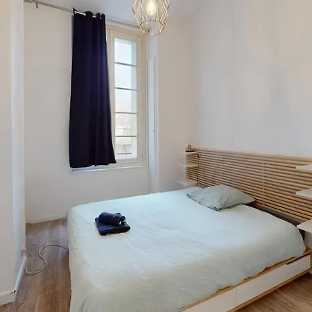Square St Roch - - 2 Ch *